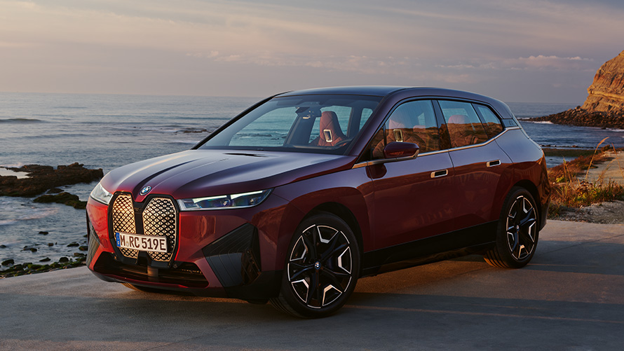 BMW iX i20 electric SUV BMW iX xDrive50 aerodynamics exterior BMW iX i20 2021 electric SUV BMW iX xDrive50 Aventurin Red side view exterior