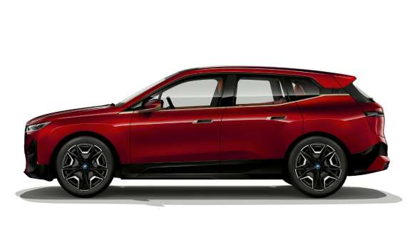 BMW iX i20 electric SUV side view BMW iX electric SUV Aventurin Red i20 side view