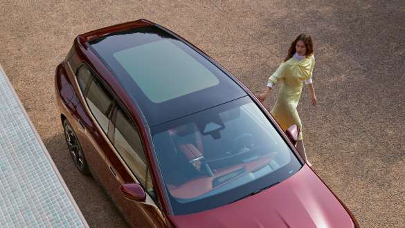 BMW iX i20 electric SUV panorama glass roof BMW iX i20 electric SUV panorama glass roof interior