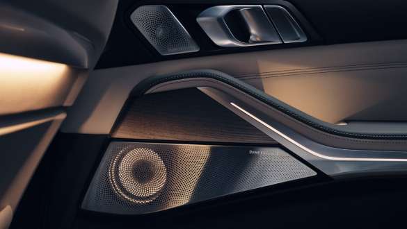 Bowers & Wilkins Diamond surround sound system BMW X7 G07 LCI Bowers & Wilkins Diamond surround sound system Loudspeaker in front door panel BMW X7 G07 LCI