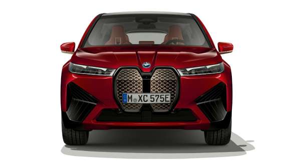 BMW iX i20 electric SUV front view BMW iX electric SUV Aventurin Red i20 front view