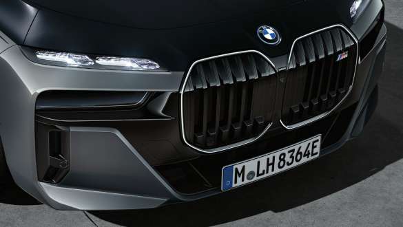 BMW crystal headlights Iconic Glow BMW M760e xDrive Sedan G70 BMW crystal headlights Iconic Glow BMW M760e xDrive Sedan G70 BMW Individual two-tone Black Sapphire metallic paintwork BMW Individual Dravite Grey metallic