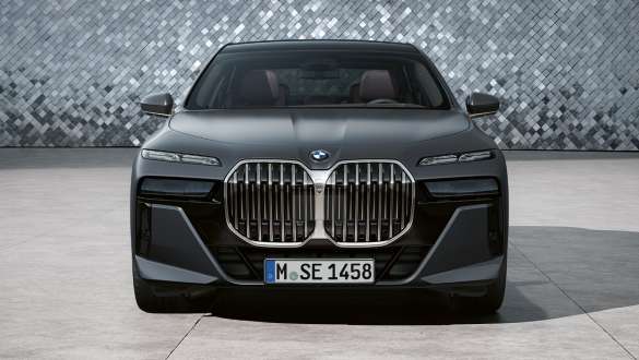 Front view BMW 7 Series Sedan G70 ICE 740i M sports package BMW 7 Series Sedan G70 ICE 740i M sports package Frozen Deep gray metallic front view