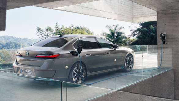 Charging at home BMW i7 M70 xDrive Sedan G70 BMW i7 M70 xDrive Sedan G70 Charging at home