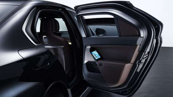 BMW 7 Series Protection G73 emergency exits BMW 7 Series Protection G73 emergency exits open door