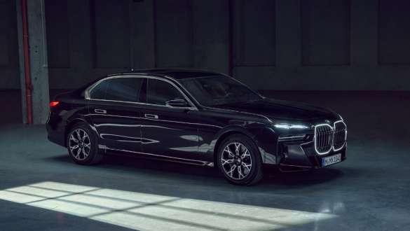 BMW 7 Series Protection G73 side view BMW 7 Series Protection G73 side view