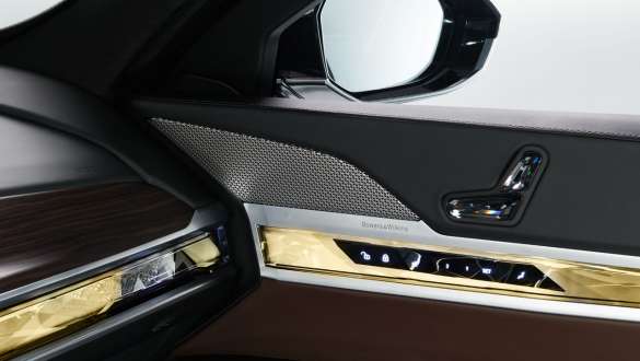 BMW 7 Series Protection G73 Sound System Bowers & Wilkins Diamond Surround BMW 7 Series Protection G73 Sound System Bowers & Wilkins Diamond Surround speaker with badge