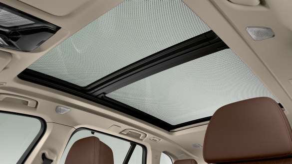 Sky Lounge panoramic glass sunroof BMW X5 G05 LCI BMW X5 G05 LCI Sky Lounge panoramic glass sunroof Comfort functionality