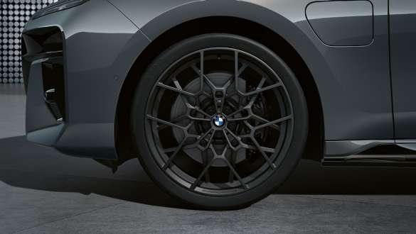 22" M Performance forged wheel Cross-spoke style 912 M Frozen Gunmetal Grey, summer complete wheel set BMW i7 M70 xDrive Sedan G70 BMW i7 M70 xDrive Sedan G70 22" M Performance forged wheel Cross-spoke style 912 M Frozen Gunmetal Grey, summer complete wheel set