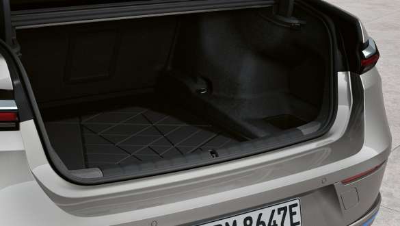 BMW luggage compartment fitted mat BMW i7 M70 xDrive Sedan G70 BMW i7 M70 xDrive Sedan G70 BMW luggage compartment fitted mat