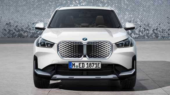 BMW iX1U11 BEVfront view studio BMW iX1U11 BEV2022 Mineral White metallicfront view parking